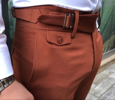 CAMEL SINGLE PLEATED BUCKLE PANTS